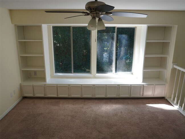 Building Photo - 31 N Lakeridge Cir