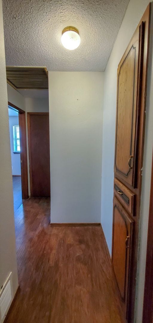 Building Photo - 3 Bedroom 1.5 Bath with Garage