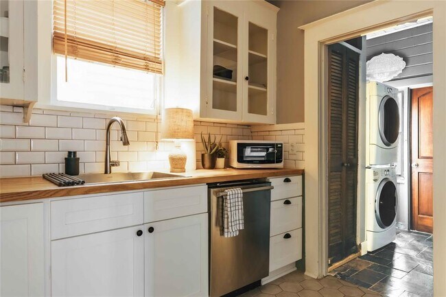 Building Photo - 2623 Salado St