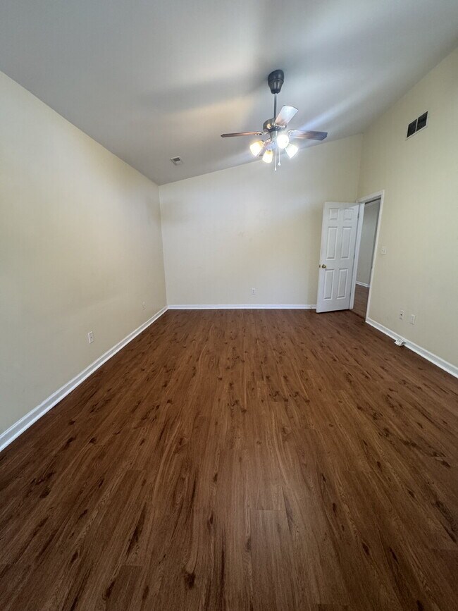 Building Photo - "Charming 3-Bedroom Retreat with Fireplace & Hardwood Floors in Fletcher, NC"