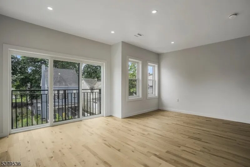 Building Photo - 15 Voorhees St