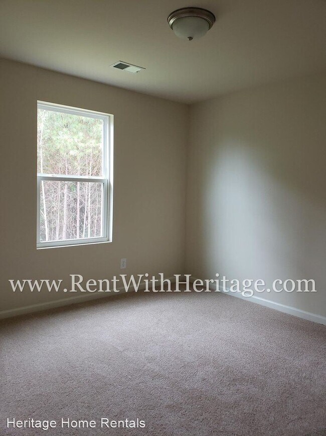 Building Photo - 3 br, 2.5 bath House - 4033 Sitka Drive