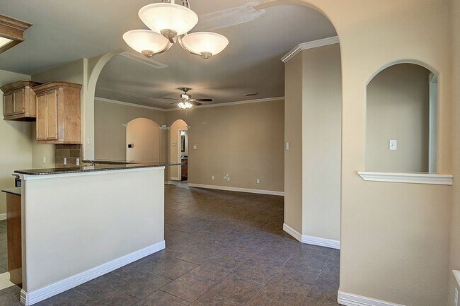 Building Photo - 6824 Fox Tail Dr