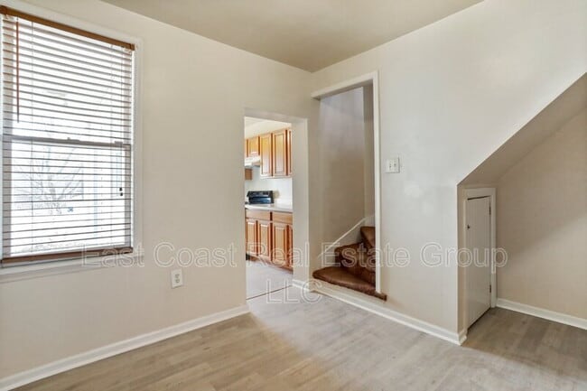 Building Photo - 2 Bedroom, 1 Bath, Central Air Conditioning, Washer Dryer in unit.