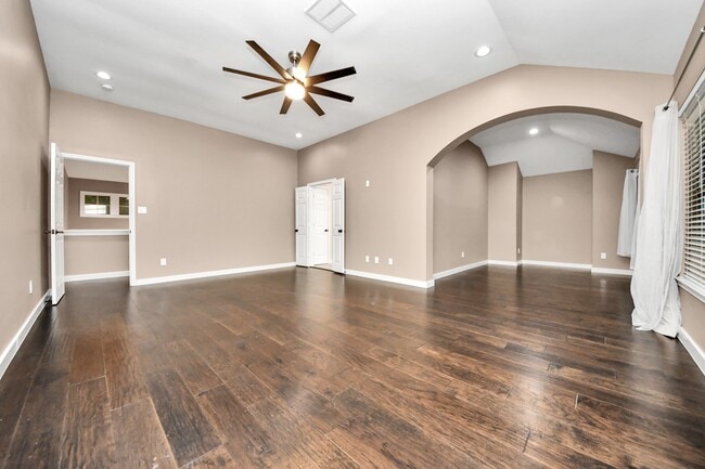 Building Photo - 3210 Shadowwalk Dr