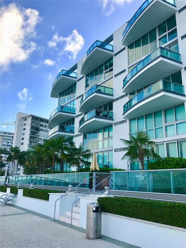 Building Photo - 1331 Brickell Bay Dr