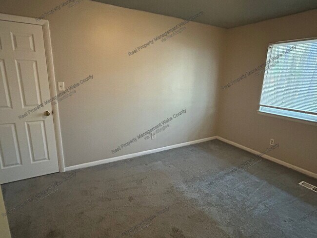 Building Photo - 4702 Walden Pond Dr