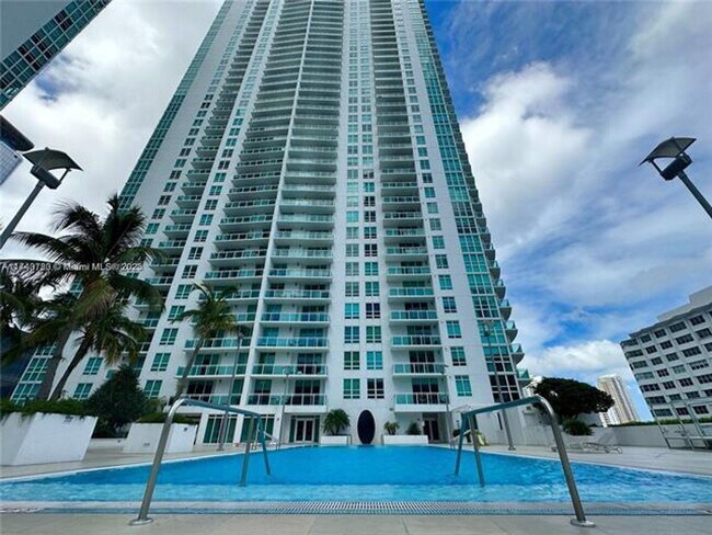 Building Photo - 950 Brickell Bay Dr
