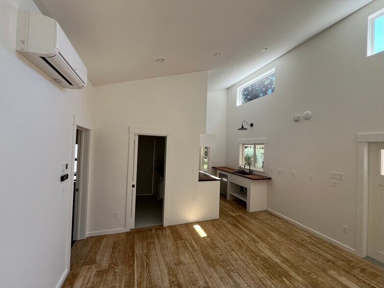 Building Photo - 8113 Sand Dollar Ln