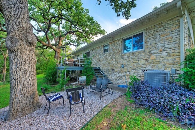 Building Photo - 1709 Mariposa Dr