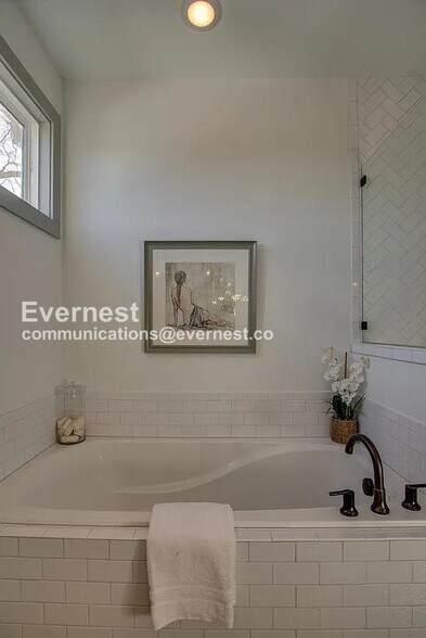 Building Photo - 915B Caruthers Ave