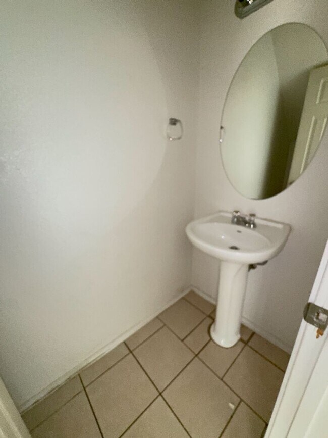 Building Photo - 3601 Malibu Ln