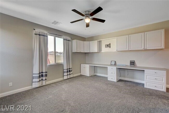 Building Photo - 1062 N Water St