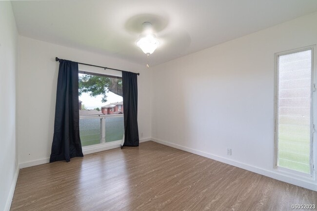 Building Photo - Spacious 4BR/2.5BA/2PKG Townhome with Ocea...