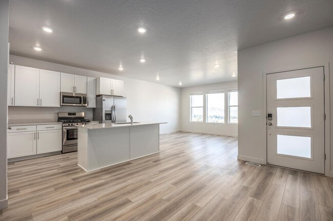 Building Photo - Recently Built Heber City Rental – Bright,...