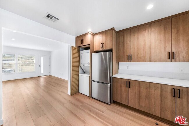 Building Photo - 1258 Mariposa St