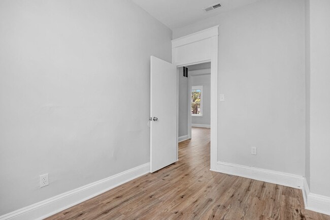 Building Photo - 4 Bedroom 2 Bathroom in Lower Edmondson Village