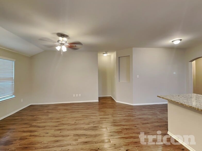 Building Photo - 3025 Iris Dr