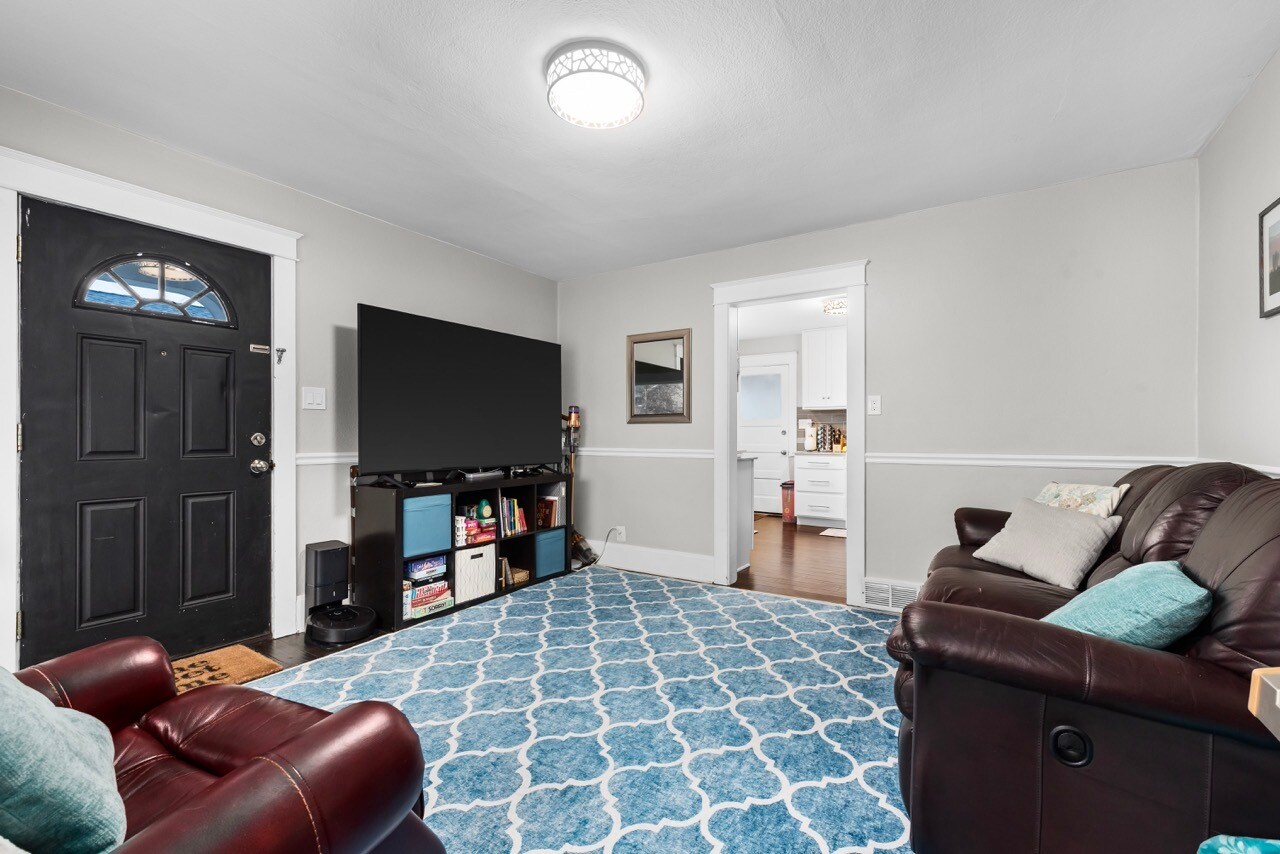 Living Room - 432 S 100 E