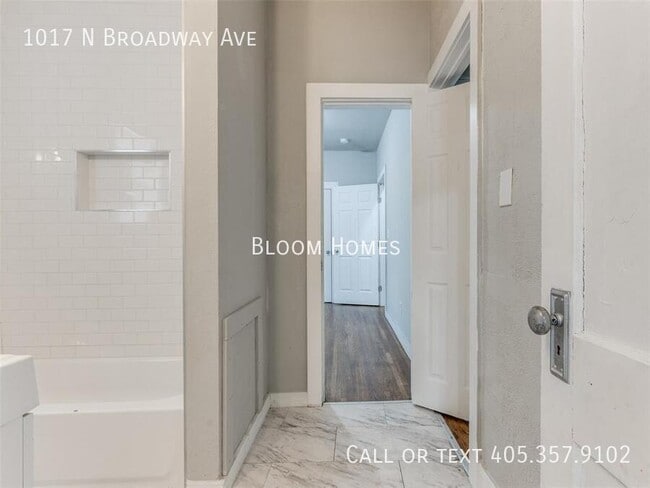 Building Photo - 1017 N Broadway Ave