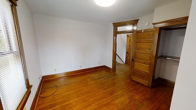 Building Photo - 297 E 16th Ave