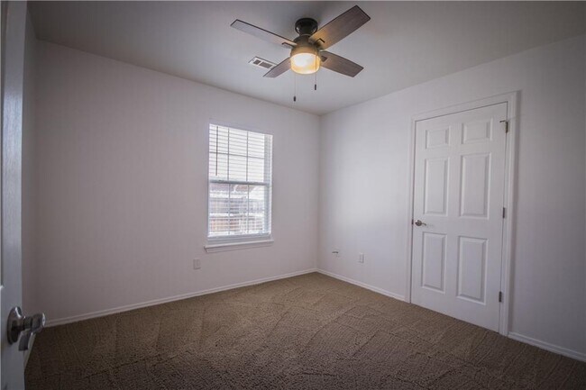 Building Photo - 1560 N Porter Rd