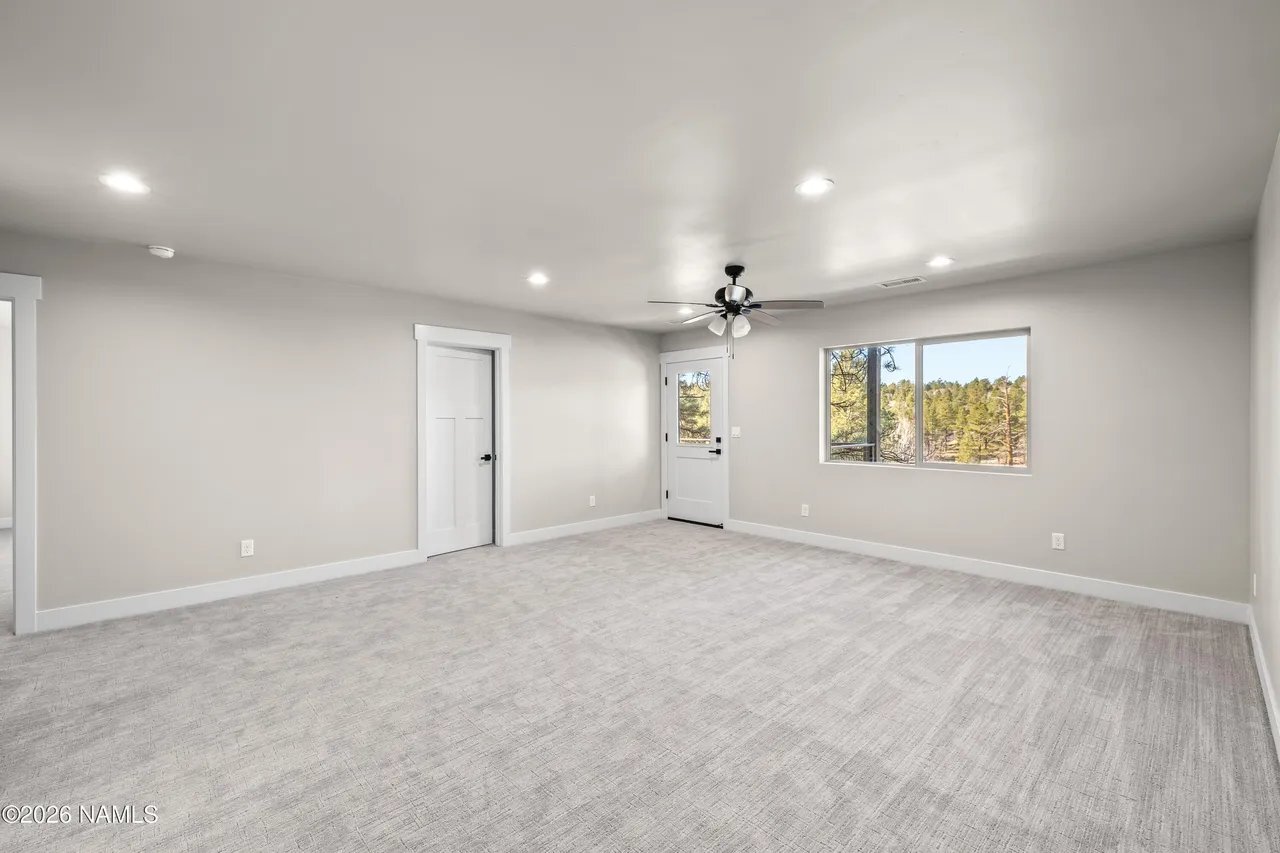 Building Photo - 1183 N Worthington Pl