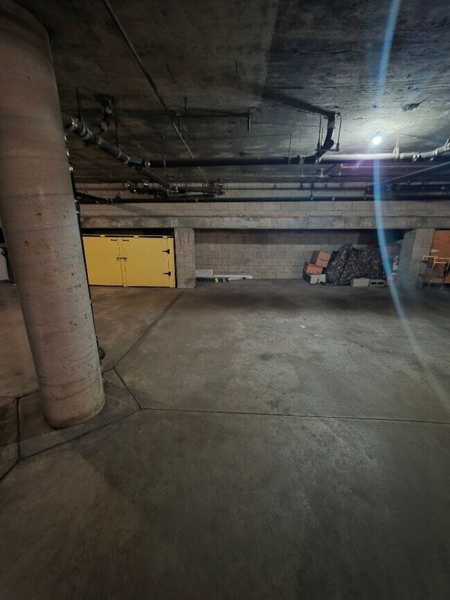 Building Photo - RENOVATED 2BD/1.5 BATH WITH PARKING, LAUNDRY, AND FULL H-VAC