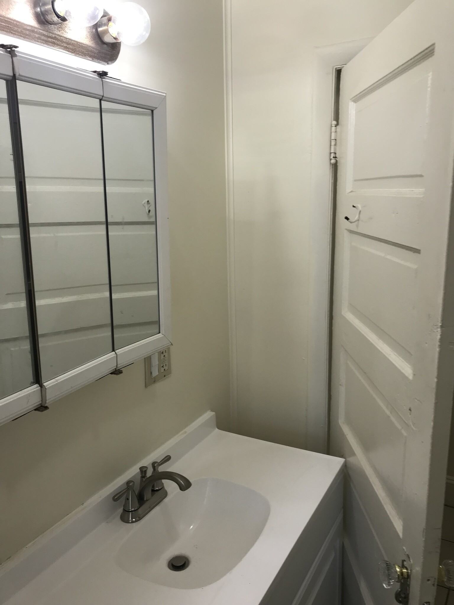 Bathroom - 1708 Linden St