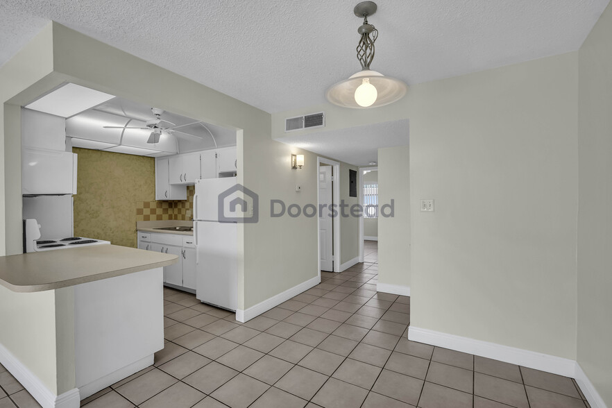 Building Photo - 373 S McMullen Booth Rd