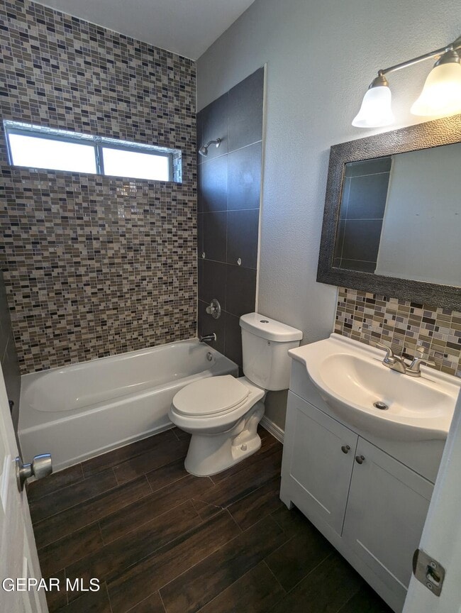Building Photo - 636 Paseo De Flor Cir