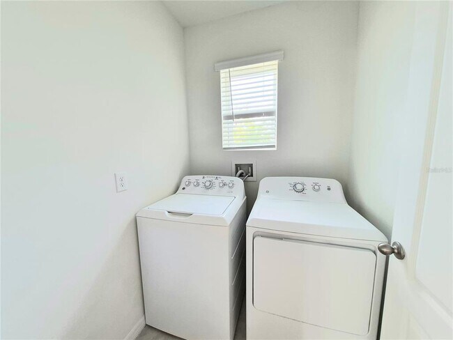 Building Photo - 2375 Brassie Ct