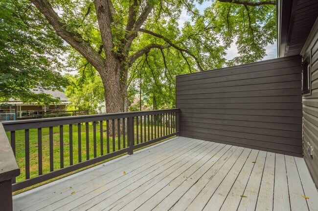 Building Photo - READY FOR MOVE IN! FULLY RENOVATED 2-BEDRO...