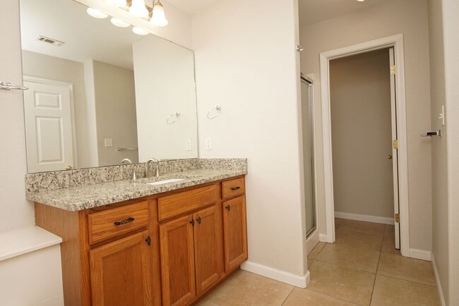 Building Photo - Central Niceville Location