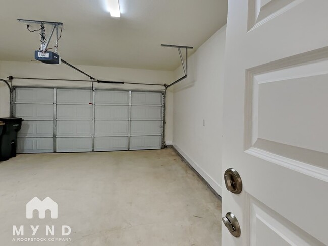 Building Photo - 407 Parkline Dr