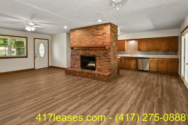 Building Photo - 203 S White Oak Ave