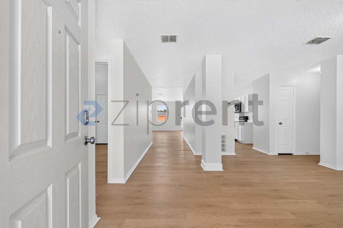 Building Photo - Unit