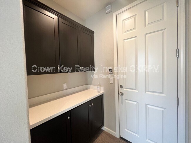 Building Photo - 2254 Middlebury Dr
