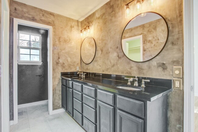 Building Photo - 1248 Winchester Dr