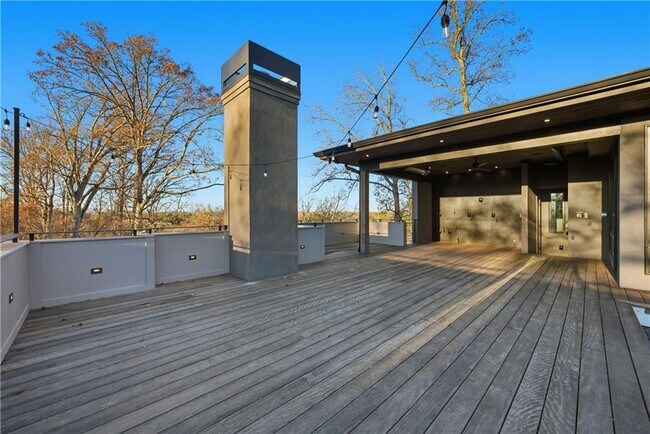 Building Photo - 1033 Reeder Cir NE