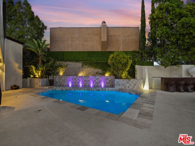Building Photo - 8460 Cole Crest Dr