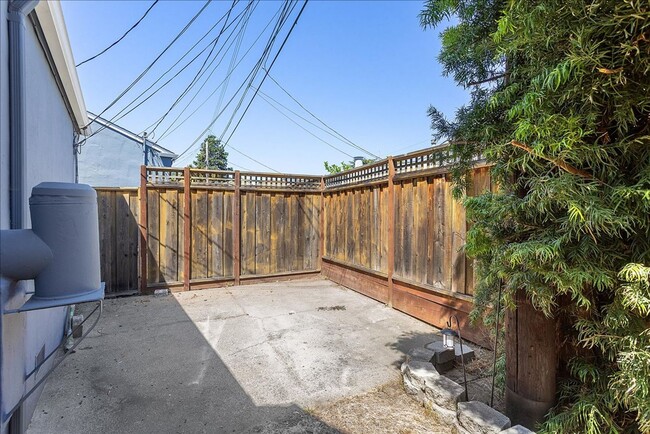 Building Photo - 3129 Fernside Blvd
