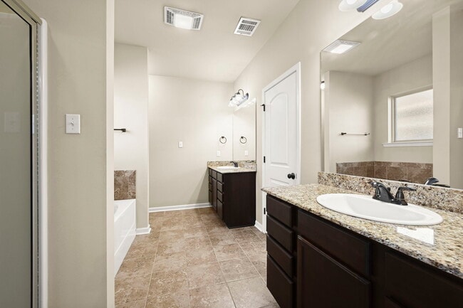 Building Photo - 37184 Sills Dr