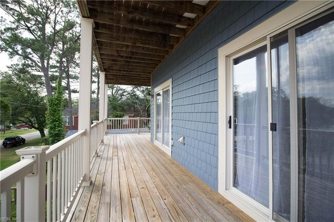 Building Photo - 3110 Pretty Lake Ave