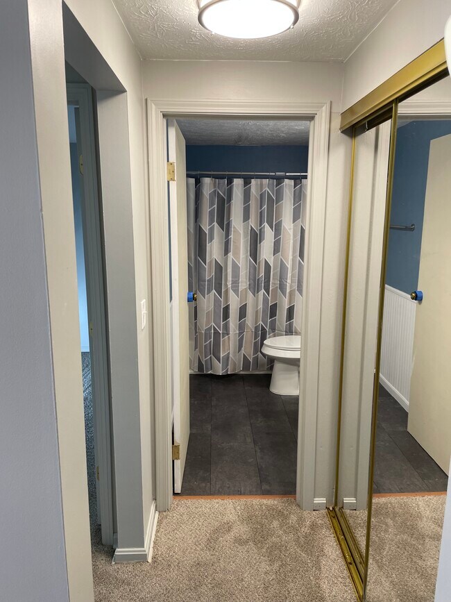 Building Photo - 4360 Inner Circle Dr