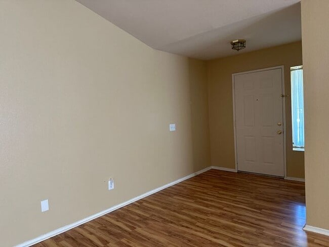 Building Photo - Imagine coming home to this hidden rare spacious find right off of a cul-de-sac