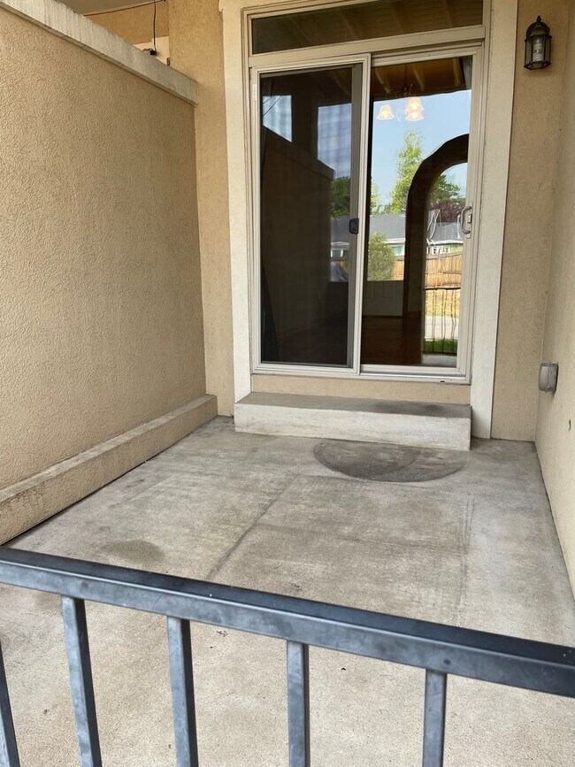 Building Photo - 3545 Big Ben Dr