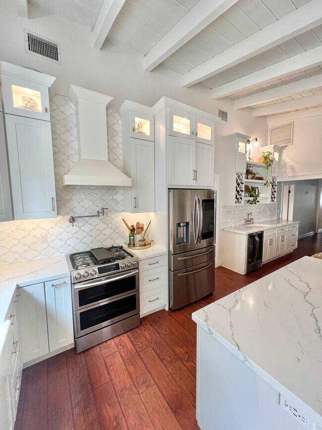 Building Photo - Spacious Remodeled Home Near El Dorado Park
