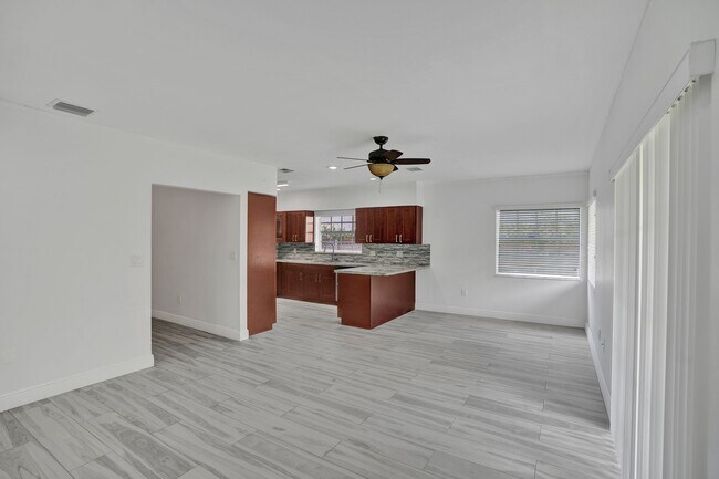 Building Photo - 5721 SW 11th St