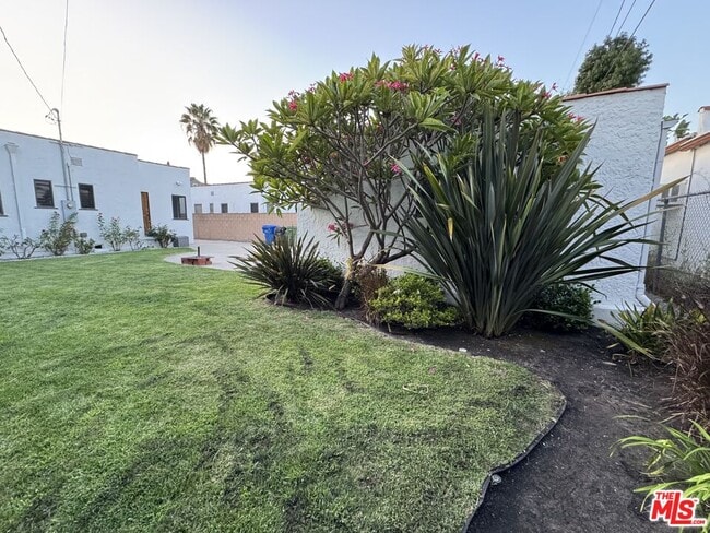 Building Photo - 326 N La Jolla Ave